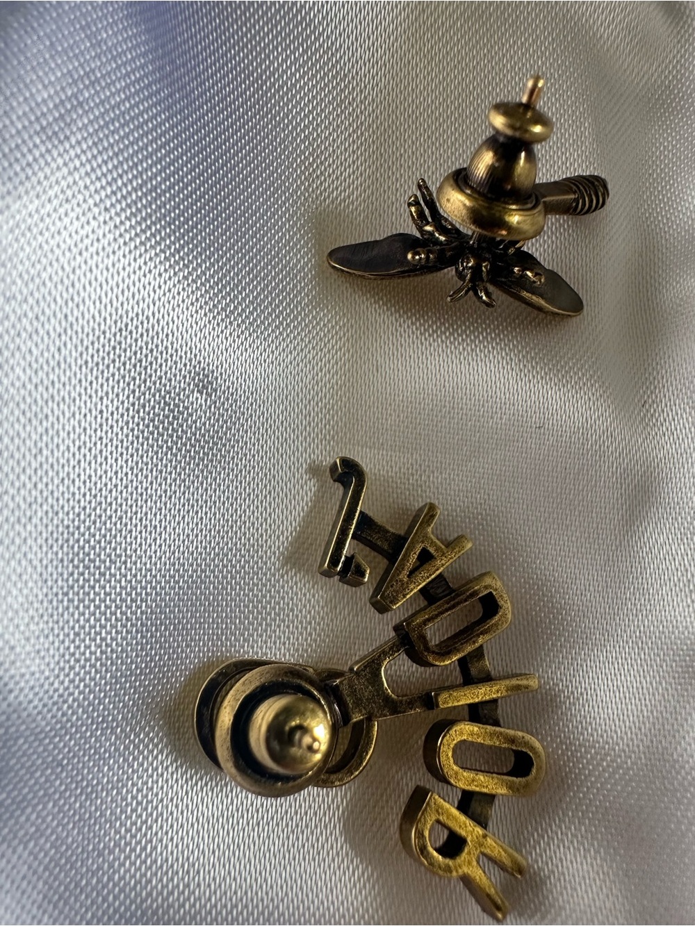 Christian Dior J’Adior Bee Asymmetric Stud Earrings Full Set Authenticated - Picture 8 of 13